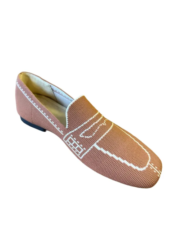 MODEL 042 — Casual