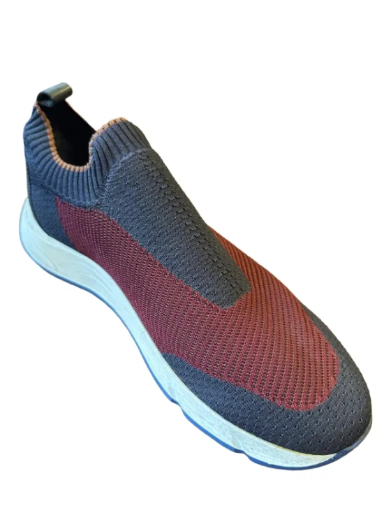 MODEL 049 — Spor