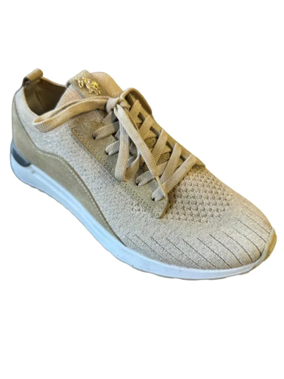 MODEL 057 — Casual