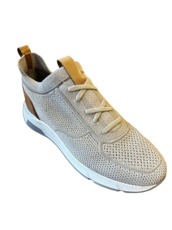 MODEL 059 — Casual